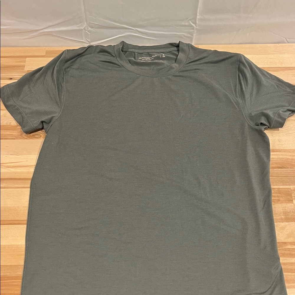 Men's Gray T-Shirt by Abercrombie & Fitch